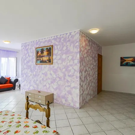 3 Bedroom Amazing In Appartement Imperia
